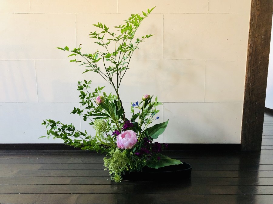 初夏の生け花は、グリーン多めで爽やかに♡